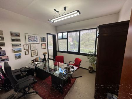 Vendita Appartamento SIENA – ZONA MASSETANA ROMANA. Vendesi, locale di 70 mq utili,  adatto per studio professionale,...